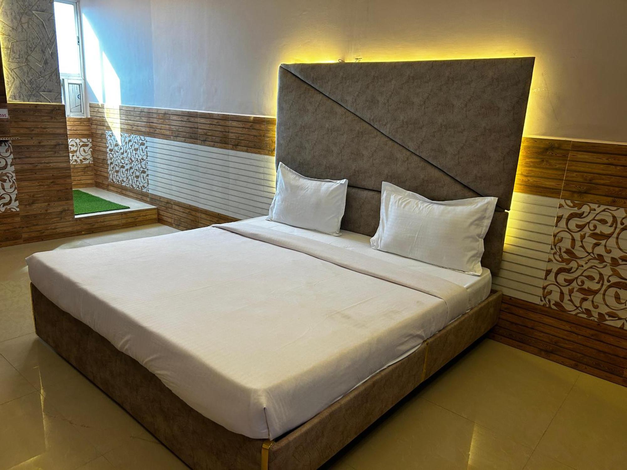 Hotels7Apple Mahoba Екстериор снимка