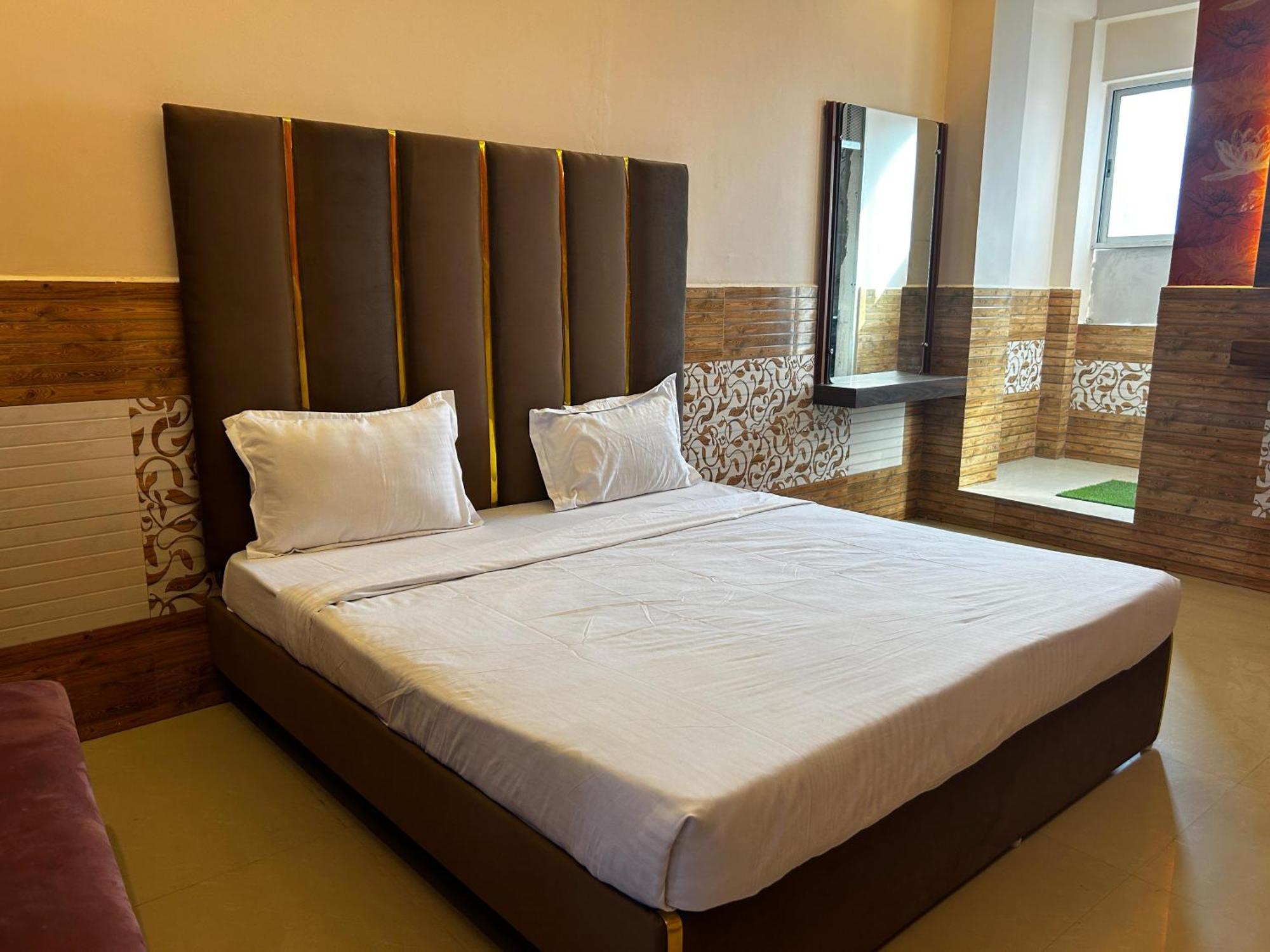 Hotels7Apple Mahoba Екстериор снимка