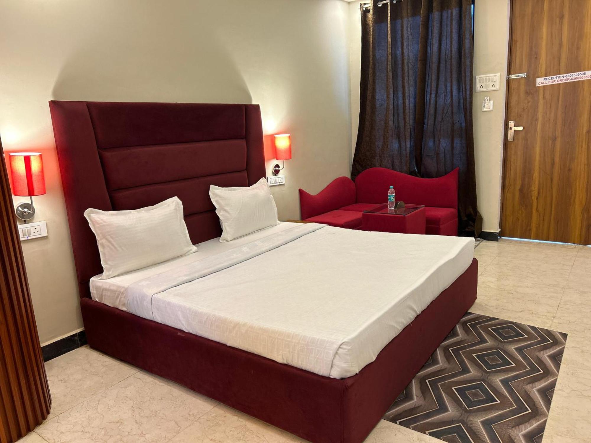 Hotels7Apple Mahoba Екстериор снимка